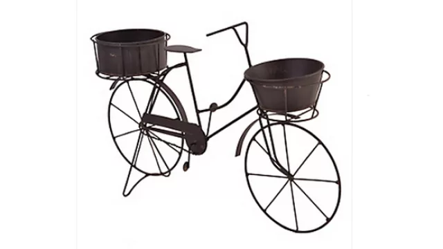 Maceteros que juegan con la morfología de objetos cotidianos también útiles para guardar llavez, alajas y demás. (By Mica)