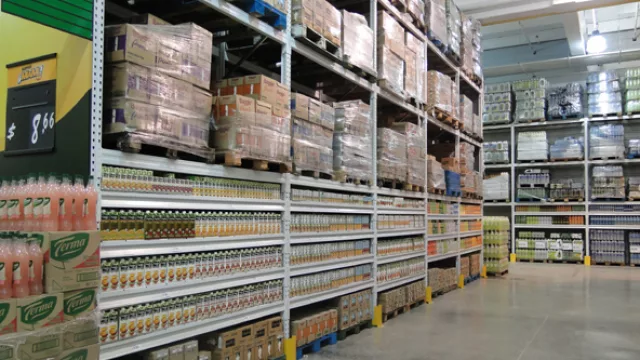 El lay-out de Súper Mami ahorra costos de personal y reposición: si se compra una unidad se paga un precio y por pack otro aún más barato