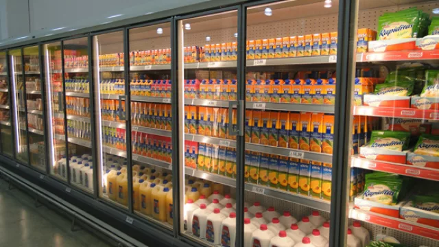 Espectaculares y modernas góndolas de frío que permiten ahorrar energía: la luz de un local puede representar más del 1% de los gastos.