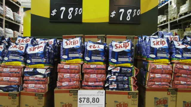 Para familia numerosas: comprar 6 kg. de Skip en Mami permite ahorrar más de $ 10.  Como para compensar la nafta del traslado, en algunos casos.