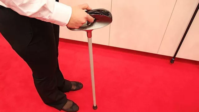 Un bastón inteligente para adultos mayores