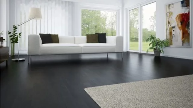 Si la madera es oscura, es recomendable aplicar un tono más oscuro pero también podés jugar con el color natural de tu piso y el tonalizador que querés usar.