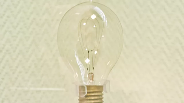 Un foquito Philips fabricado hace 80 años que todavía funciona.