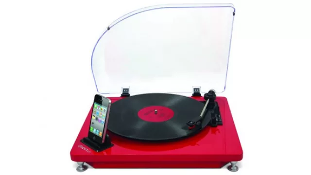 Para los nostálgicos del tocadisco llega en 2013 esta base para el iPhone y iPod. (By Ion)