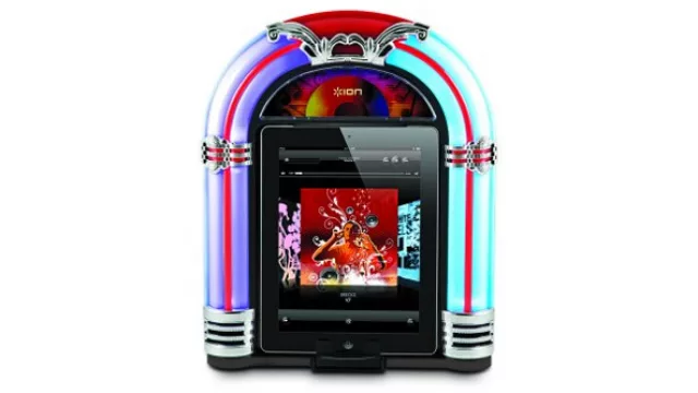 Una rockola para insertar el iPad. Viene con luces de neón y altavoces con bluetooth. (By Ion)