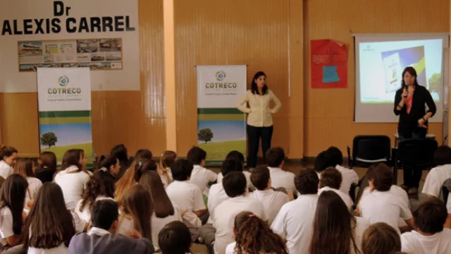 Dos mil alumnos en las charlas educativas de Cotreco (se vienen a Córdoba)