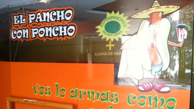 Seguro que el nombre de este puesto de panchos en Nueva Córdoba no se te olvida.