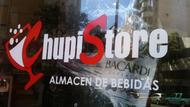Cervezas, fernet, licores y demás lo encontrás en “Chupi Store”.