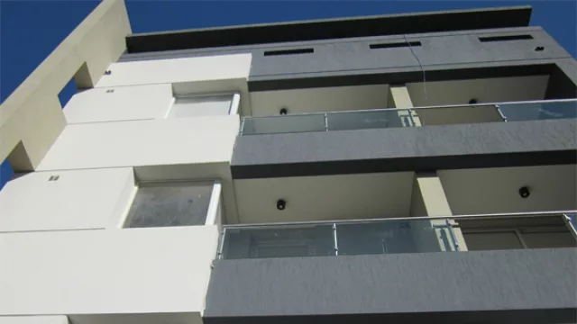 La monocapa se aplica en una sola pasada y es recomendable utilizar en casas “multifamiliares”.