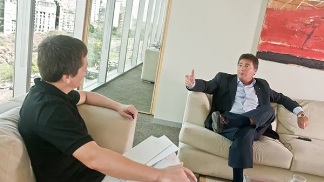 “Está bueno contratar gente que quiere tu puesto”