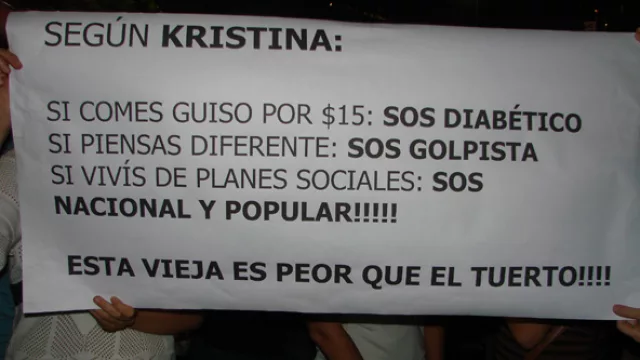 Según Kristina: Si comés guiso por $15, sos diabético; si piensas diferente, sos golpista; si vivís de planes sociales, sos nacional y popular. Esta vieja es peor que el tuerto...