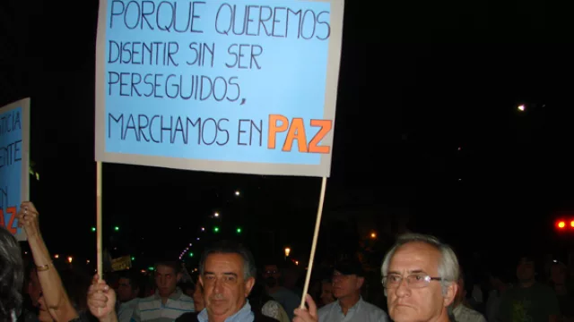 Porque queremos disentir sin ser perseguidos, marchamos en paz.