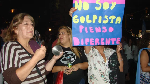 No soy golpista, pienso diferente.