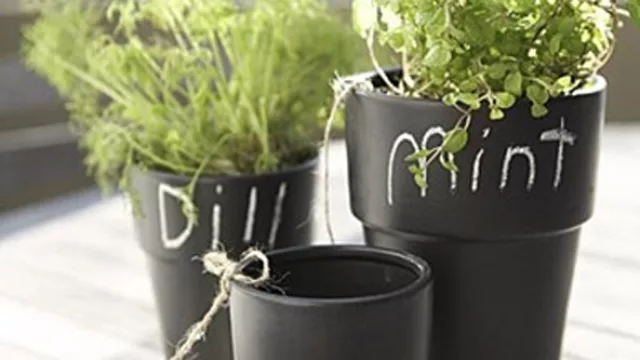 Podés “lookear” macetas pero también aplicar en tazas y demás objetos que quieras renovar.