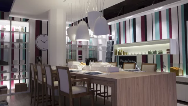 Este año la tendencia está una paleta inesperada pero estimulante, plagada de violetas y azules intensos.