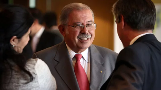 El “presi” Mario Cúneo dio las palabras de bienvenida y presentó a Violeta Frank; entre ambos trazaron el programa de trabajo de J.A. para este 2013.