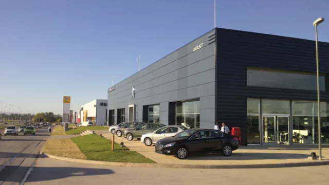 Las concesionarias de Renault, Nissan, Peugeot y Fiat se trasladaron de Colón y Sagrada Familia a avenida Circunvalación y Santa Ana 