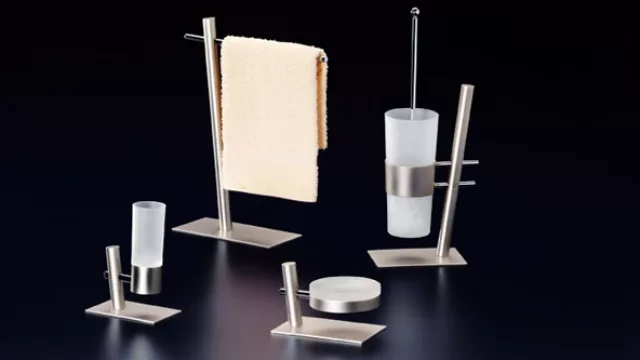 Andez incorpora en cada colección los accesorios, dosificador de jabón, escobilla y los convencionales, como el toallero y porta cepillo.