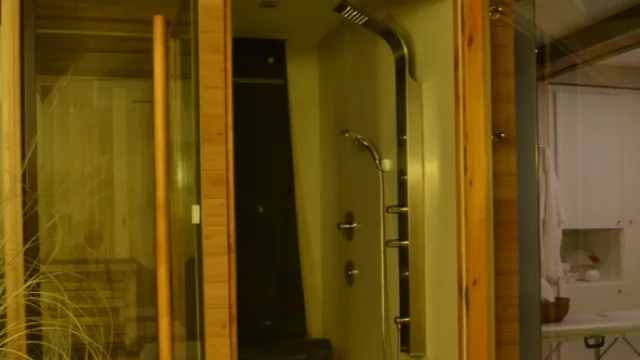 El hammam consta de tres sectores: una ducha escocesa, el área de vapor y una cascada de relajación.