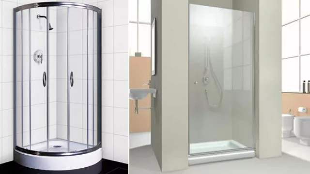 El primero (izquierda) es un modelo Aloha en forma curva con dos puertas desplazables. El modelo de Glassic en con una hoja rebatible.