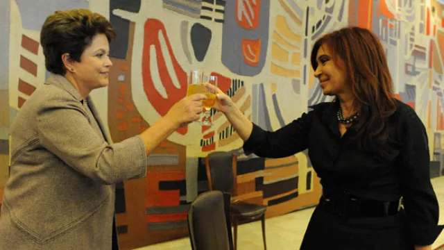 Nadim dice que en Argentina una rebaja del IVA (a lo Dilma) no serviría como medida antiinflacionaria