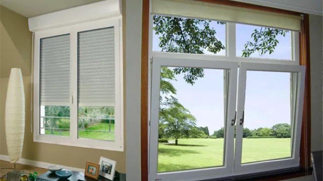 Las ventanas de doble hoja pueden protegerse con cortinas de enrollar del mismo material PVC.