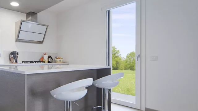 La combinación de materiales puede ser una estrategia en el diseño.