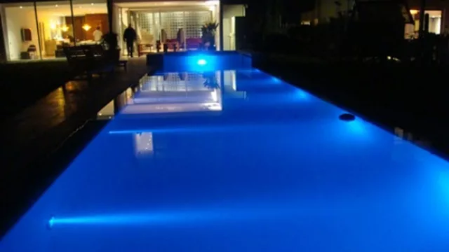 Lo más usual es utilizar luz cálida o azul para ganara elegancia. No obstante, hay quienes optan por led RGB variando los colores.