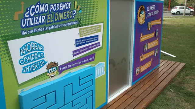 ¿Qué es invertir? El Macromóvil les enseña cómo se puede utilizar el dinero.