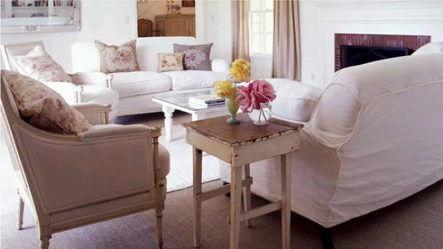 En un espacio social se mantiene la elegancia y la armonía que en uno privado. Solamente agregando algunos elementos que reflejan la intención para no sobrecargar.