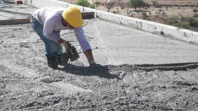 Las pequeñas esferas tienen un adherente que le da una buena cohesión a los elementos (perlas y pasta cementicia) sin necesidad de agregarle arena.
