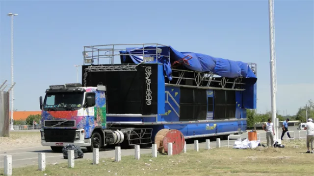 Una de las tres moles que llegaron de Brasil y que allí se llaman “Trío Elétrico” (acá, “trío eléctrico”).