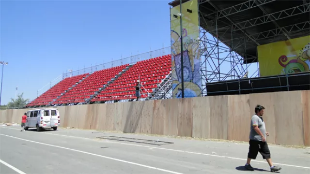 Una tribuna de 700 butacas junto a uno de los palcos principales; se esperan unas 50.000 personas por noche.