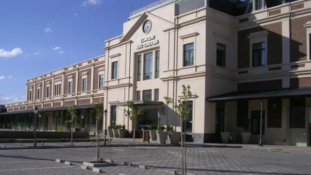 La estética y prestaciones son superiores en comparación con otros pavimentos. Acompañan  cualquier diseño, y cualquier superficie, en curvas o pendientes.