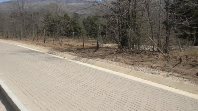 Este moderno y versátil sistema para pisos resiste cualquier tipo de tránsito, tiene una efectiva distribución de cargas concentradas, entre muchas otras cualidades.