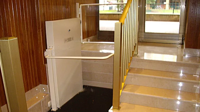 El costo varían según la altura entre 50 mil y 60 mil pesos, incluye materiales e instalación.