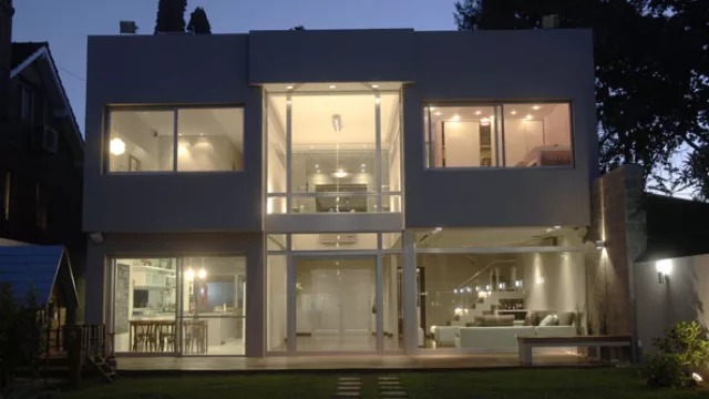 Luminotecnia (Achaval Rodriguez 220) ofrece a los arquitectos un espacio en su local para que puedan asesorar a los clientes y mostrar el resultado de las lámparas.