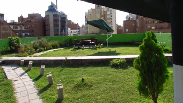 Los espacios verdes en altura mejoran el entorno y la calidad del aire. Son aislantes, no emanan calor, absorben las lluvias (cerca del 75 por ciento) y el dióxido de carbono.