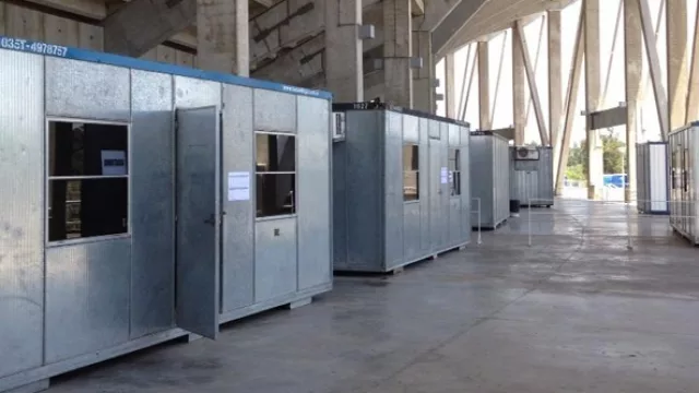 Los containers en el kempes para el show de Madonna.