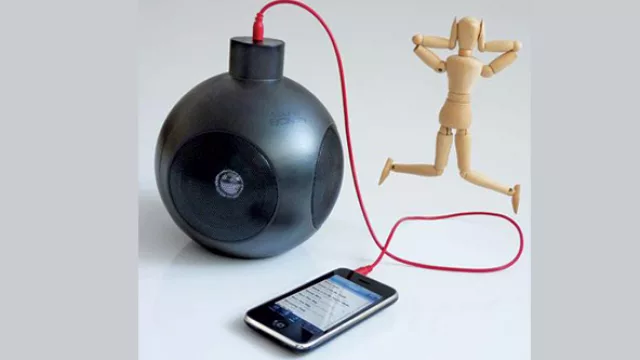 Felipe Yapura, se lleva este original parlante con puerto usb.