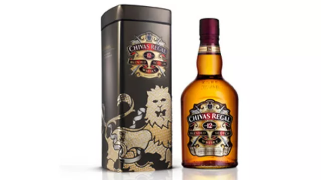 Erica Bukovac se lleva un rico guisqui Chivas Regal