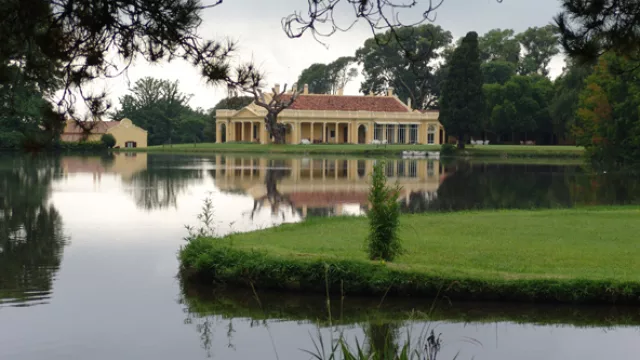 Mientras proyecta un hotel boutique y cancha de golf, Estancia La Paz SA apuesta a las granadas