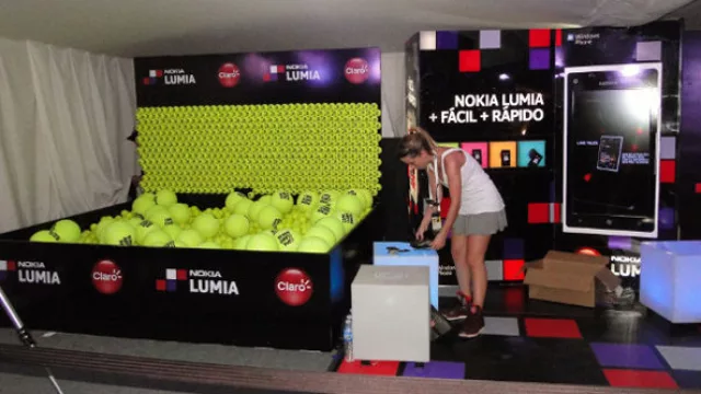 A la pelotota... Nokia fue la marca que más aprovechó la movida para difundir su nuevo Lumia 900 con Windows Phone