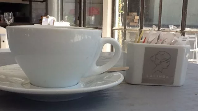 La Linda pone toda la harina en el cernidor en Manantiales