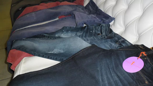 Aquí están. Éstos son los nuevos jeans de Renzo que se lanzarán en marzo de 2013.