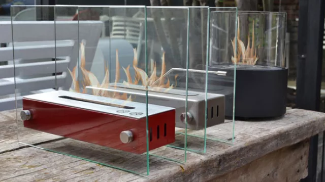 “Tavola” está realizado de acero inoxidable y vidrio, tiene una autonomía de 2 horas y media, brindando luz y calor a una galería, una terraza, o un balcón.