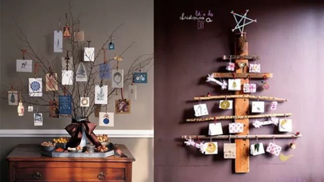 Dos árboles rústicos, decorados con fotos  familiares y tarjetas de salutación.
