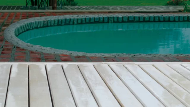 En construcciones existentes se pueden amalgamar con otras veredas, y generar circuitos jerarquizados en el jardín.