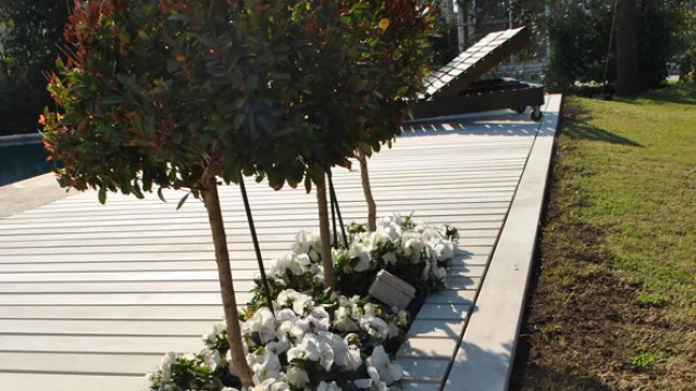 En el proceso de fabricación se utilizan materiales atérmicos y cemento blanco. Una opción para tener en cuenta en cualquier deck proyectado.