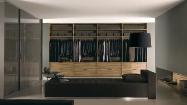 Entre los diseños, sobre todo de las últimas líneas de alta gama de Johnson prevalecen las líneas puras y terminaciones laqueadas.